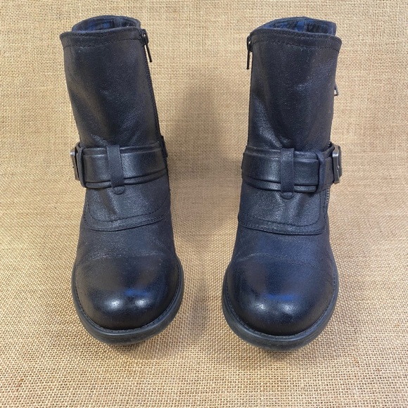 Bear Trap Boots Black  Buckle Side Zip
Women's Size 7 - Picture 9 of 12